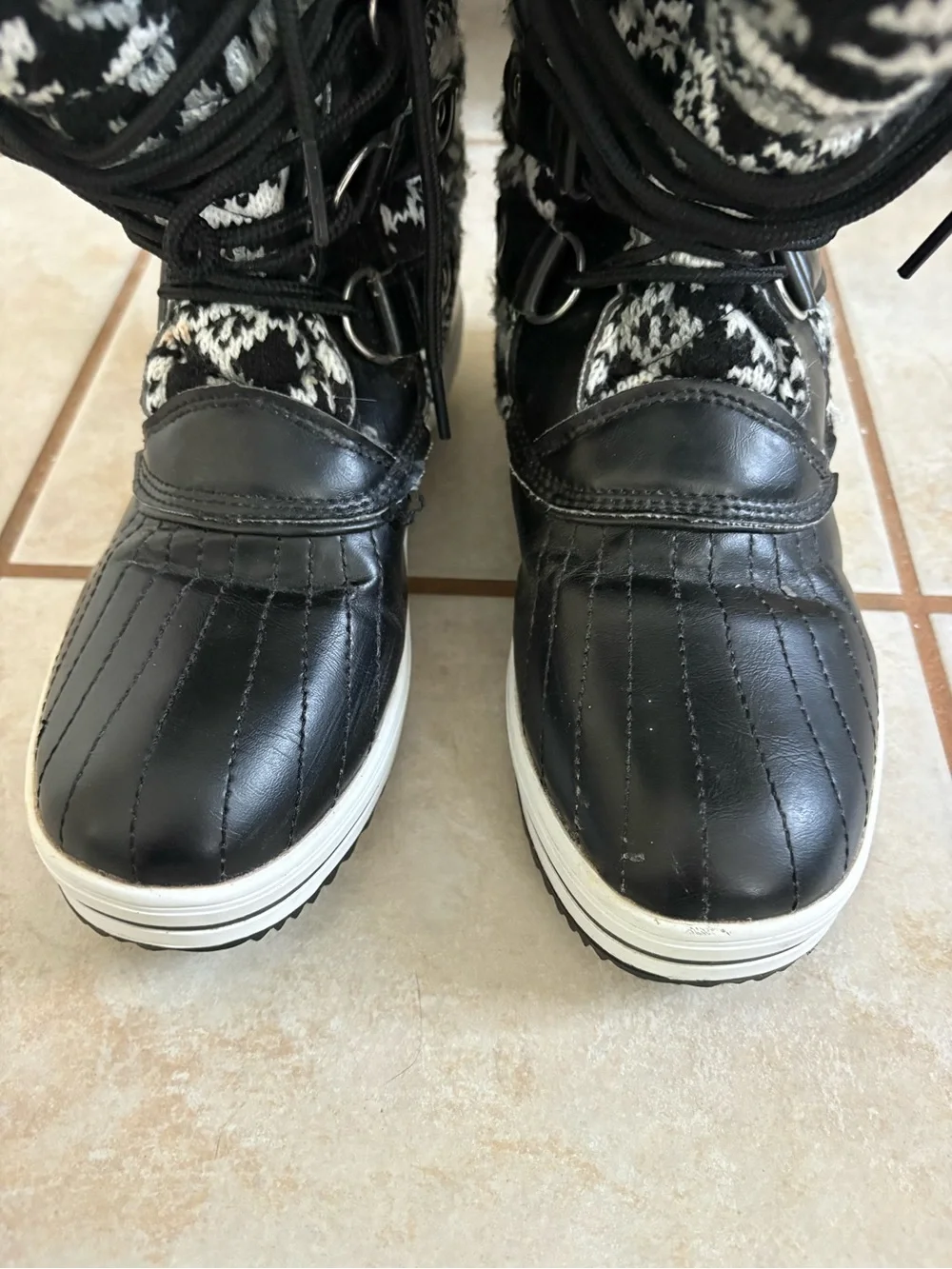 POLAR Black & White Knit Lace-Up Winter Snow Boots for Women